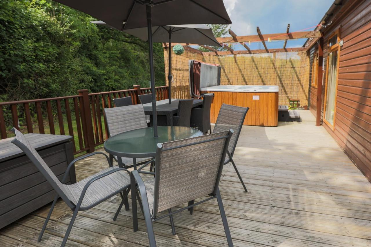 Chudleigh Conkers Lodge For 6 With Hot Tub & Secluded Decking - Spa Resort In Devon מראה חיצוני תמונה